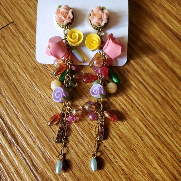 Unsigned Designer Jewelry - NWOT Flower earrings